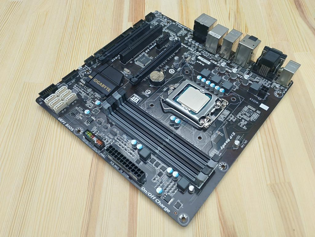Материнская плата Gigabyte GA-Q87M-D2H + Intel Core i5-4590 3,3GHz (Socket 1150)