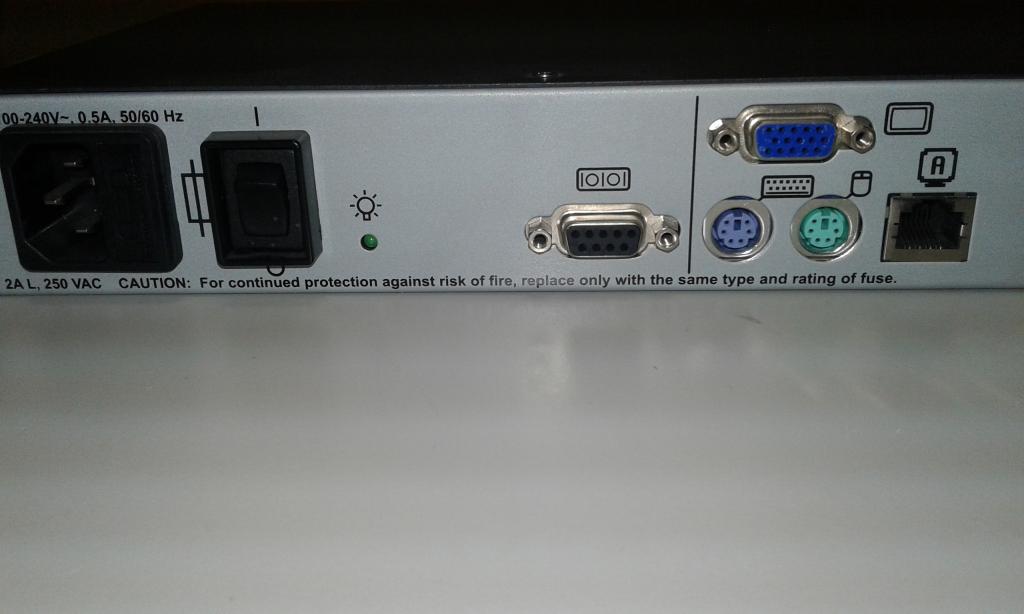 Коммутатор HP KVM Server Console Switch 8 ports 336044-B21 396630-001 336049-001