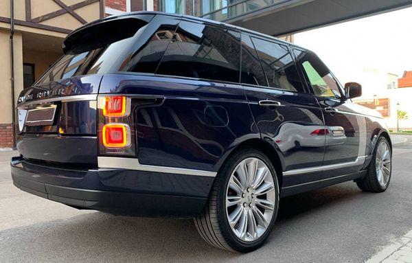 023 Аренда Range Rover Vogue Long с водителем — внедорожник в Киеве