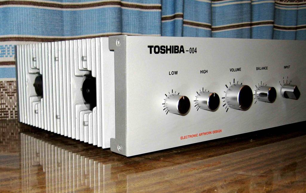 Усилитель TOSHIBA – 004,  2х100Вт