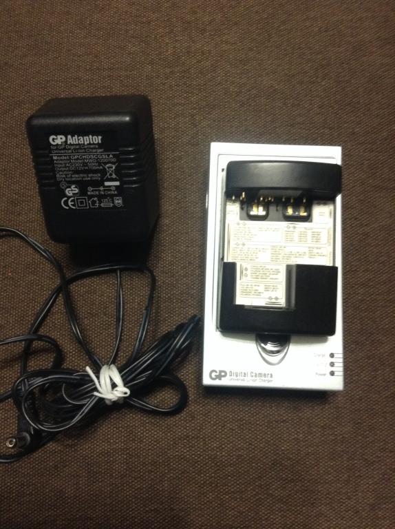 Универсальное зарядное устройство GP digital camera  GPCHDSC