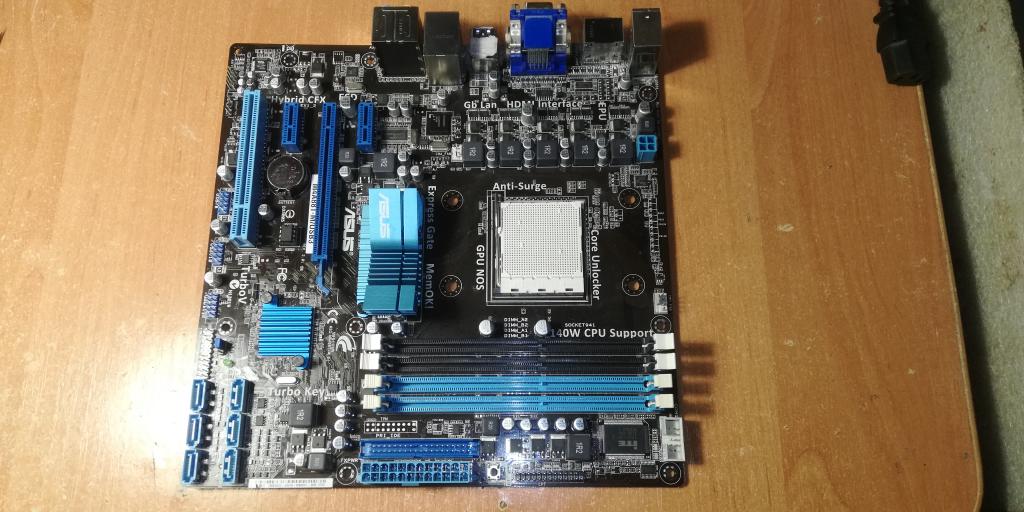 Материнская плата Asus M4A88T-M/USB3 (sAM3, AMD 880G, PCIe 2.0 x16) (под ремонт)