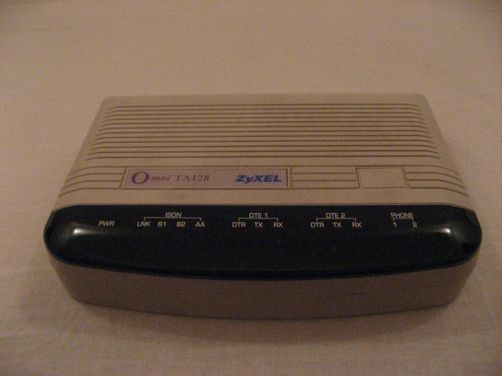 ISDN терминальный адаптер Zyhel Omni TA128