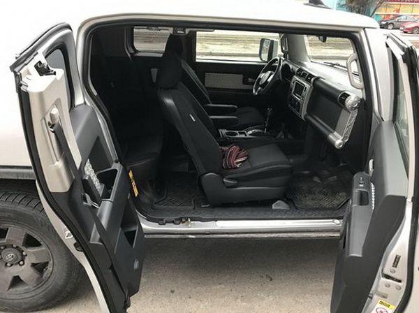 093 Внедорожник Toyota FJ Cruizer на свадьбу съемки в аренду в Киеве