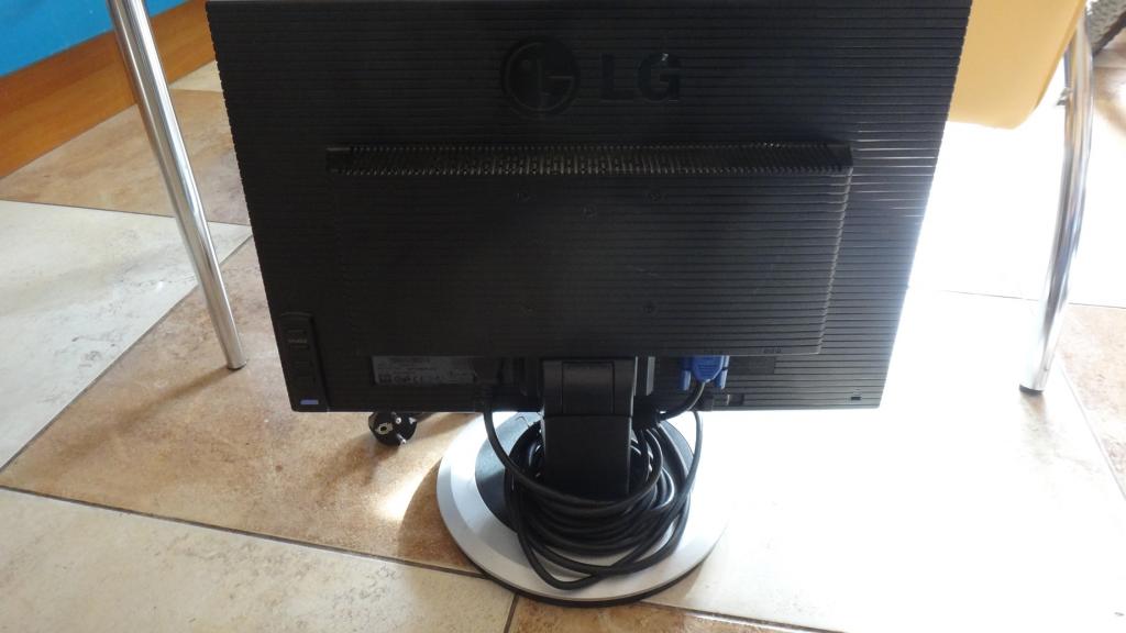 Монитор широкоформатный ЖК 19″ LG Flatron L194WT (DVI+VGA, 16:10)